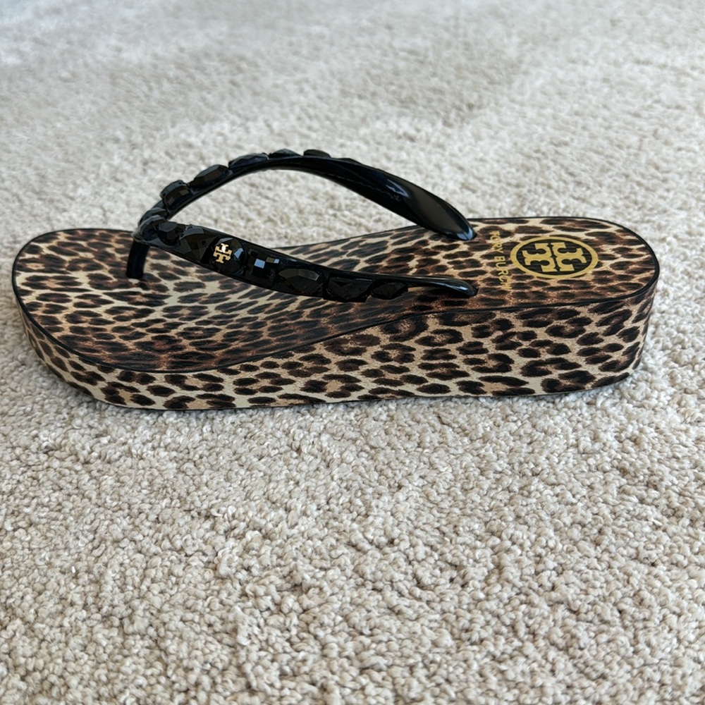 Tory Burch rubber leopard wedge sandals with black “jewel” stones. - Picture 7 of 9